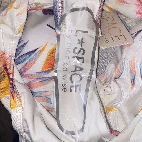 L*Space Monaco One-Piece Sz 6 - Picture 9 of 10